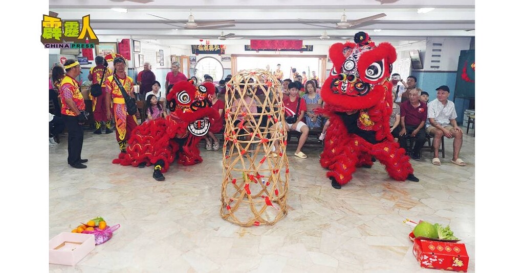 醒狮“猪笼入水”采青 别开生面！ - 怡保山城 - 霹雳中文论坛