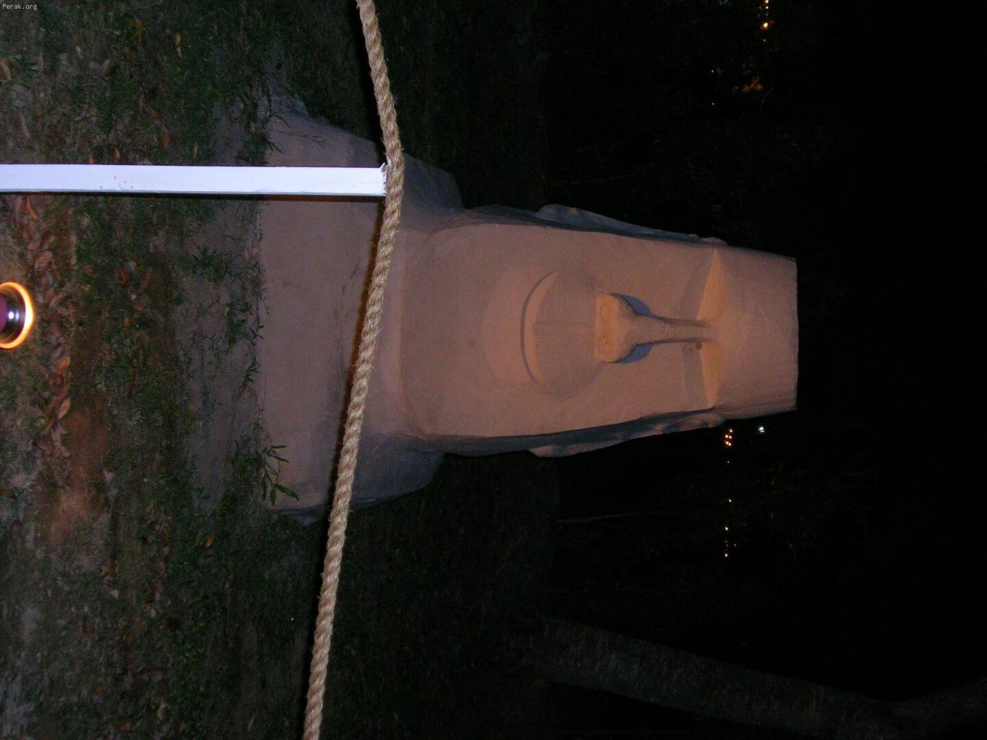 DSCN0609-moai statues,easter island.JPG