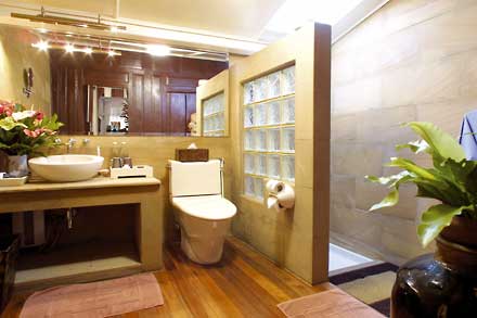 thai-suite-toilet-shower.jpg